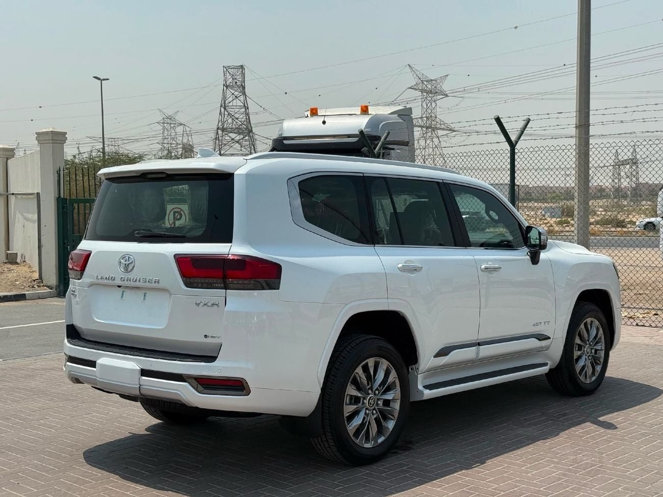 Toyota Land Cruiser VXR 3.5 HYBRID 2026 GCC SPEC WHITE/RED