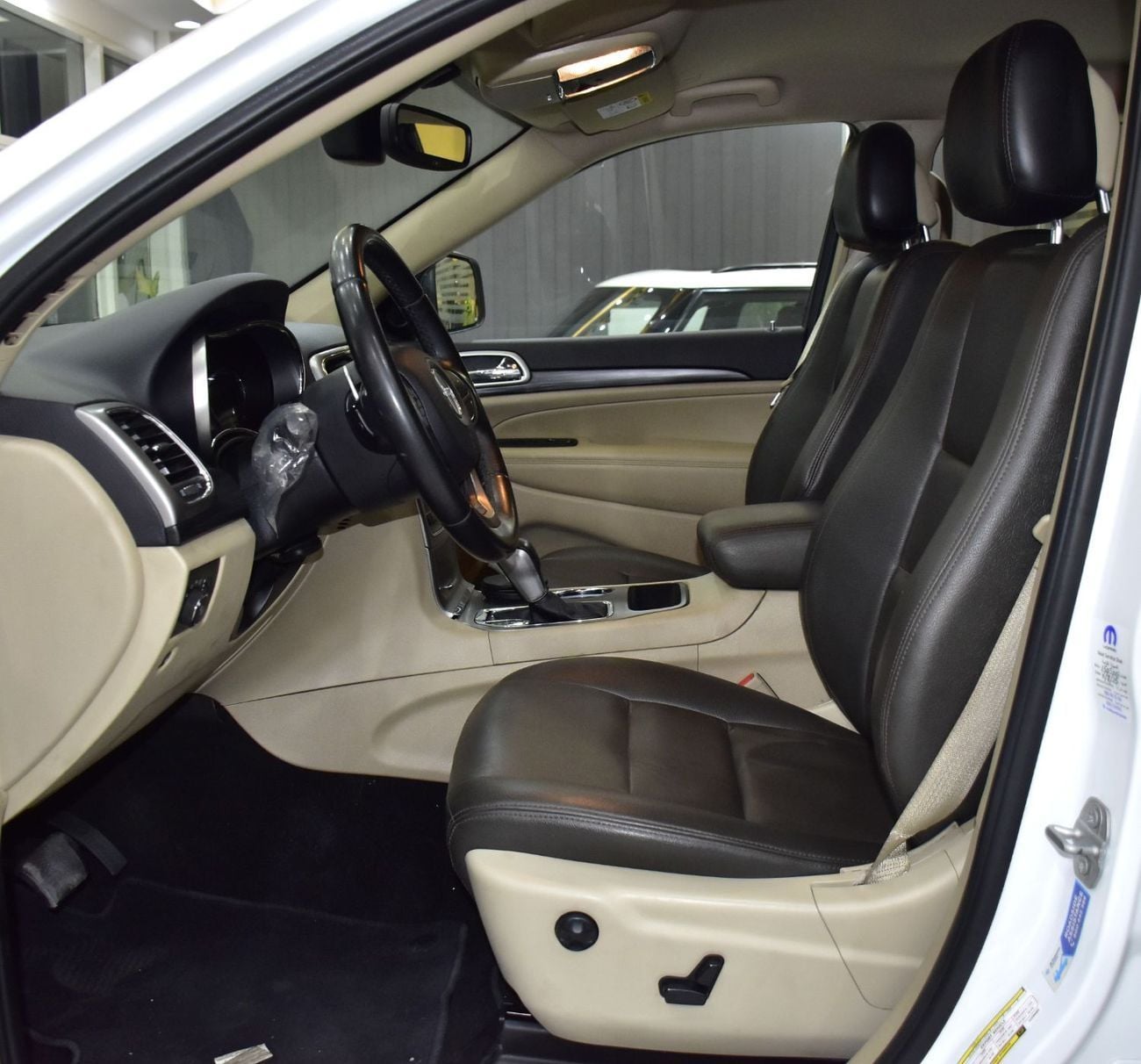 Jeep Grand Cherokee LAREDO EXCELLENT DEAL for our Jeep Grand Cherokee ( 2020 Model ) in White Color GCC Specs