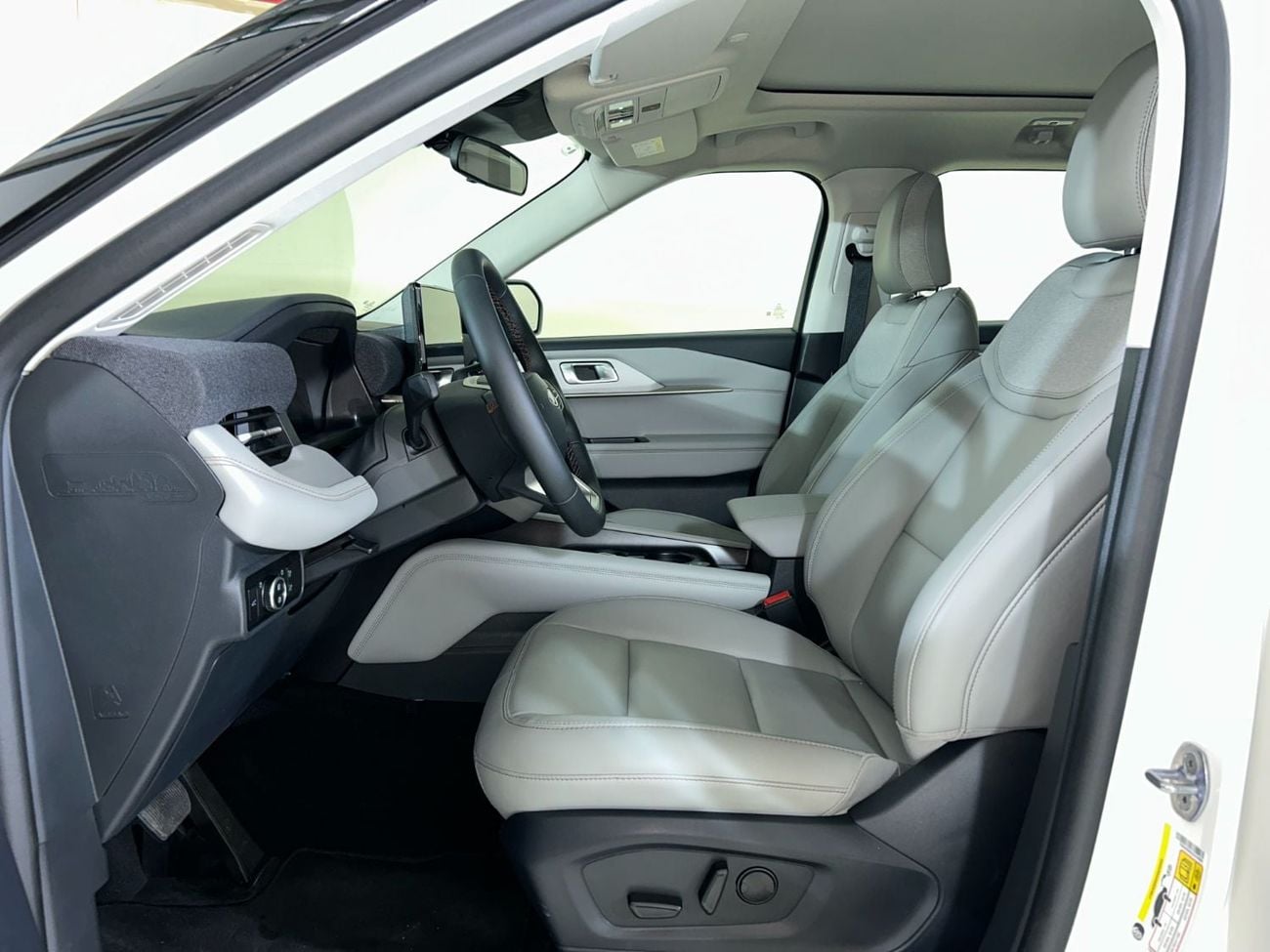 فورد إكسبلورر ACTIVE COMFORT PACKAGE معرض سيارات القوز EX-E3325/AL TAYER MOTORS/ AL QOUZ