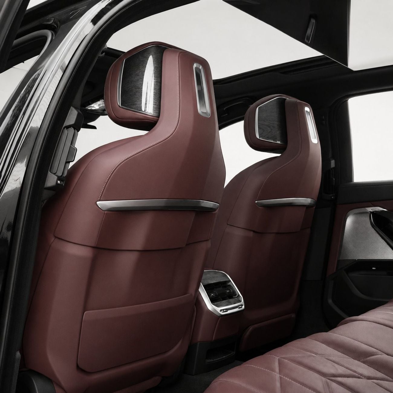 BMW 735i M SPORT INDIVIDUAL AED 4,599 P.M • 0% Downpayment • BMW 735i M-Sport • Agency Warranty and Service Contract