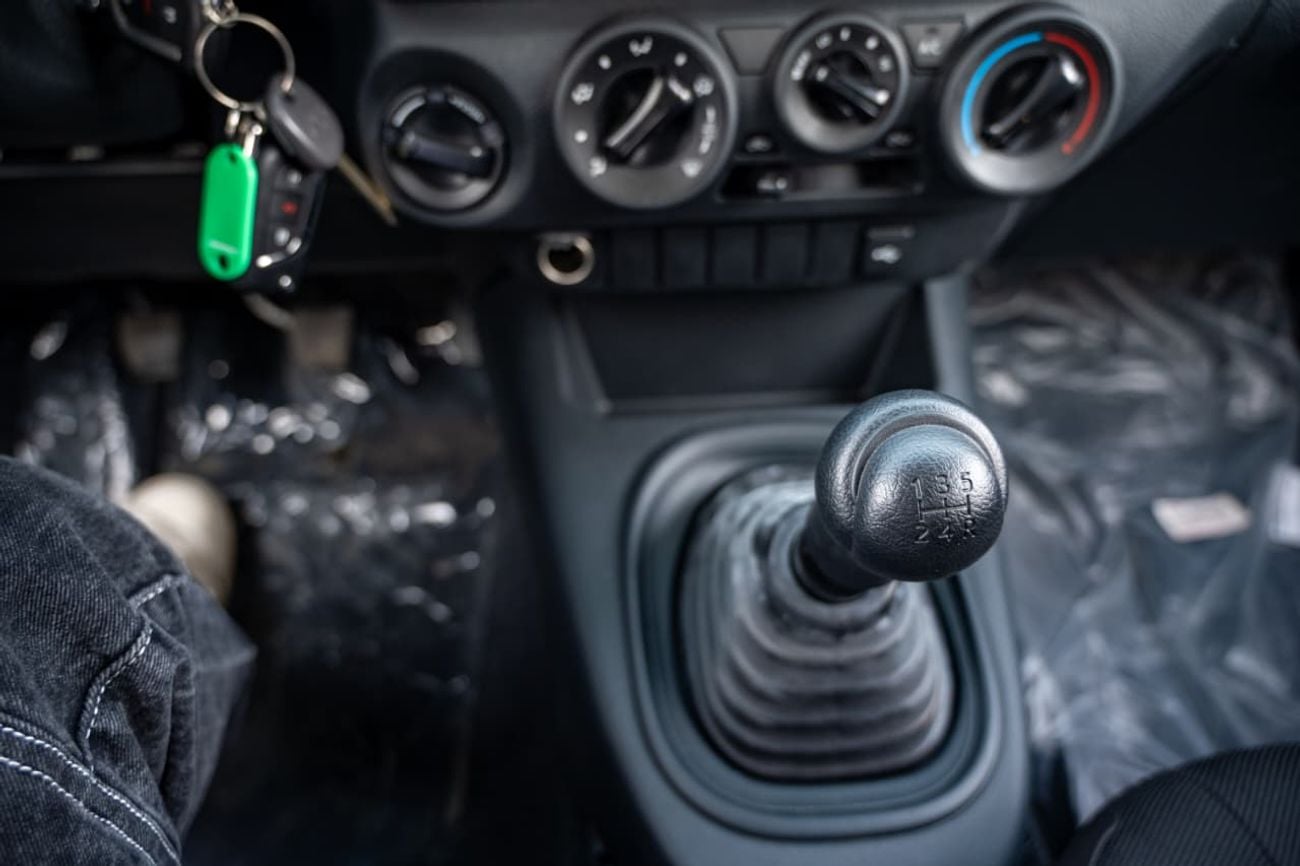 Toyota Hilux GL - Standard 2.7 4x4 Petrol Manual Transmission