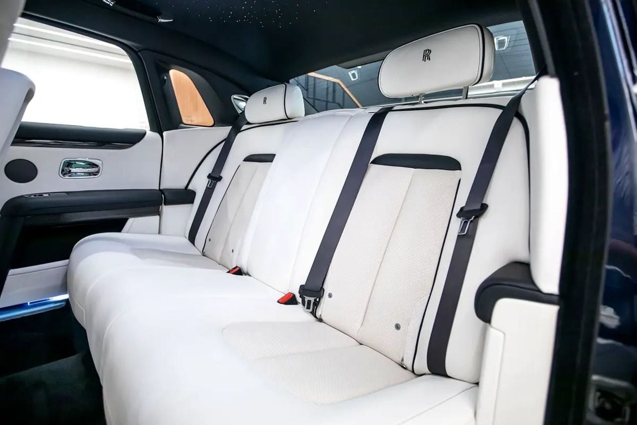 Rolls Royce Ghost BALCK BADGE | GCC | UNDER WARRANTY AND SERVICE CONTRACT