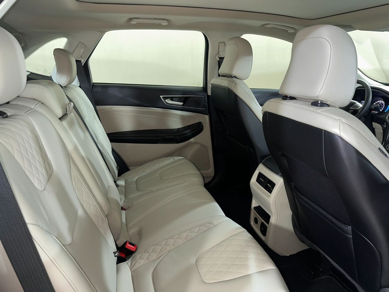 Ford Edge TITANIUM STN323/AL TAYER MOTORS/ AL QOUZ SHOWROOM