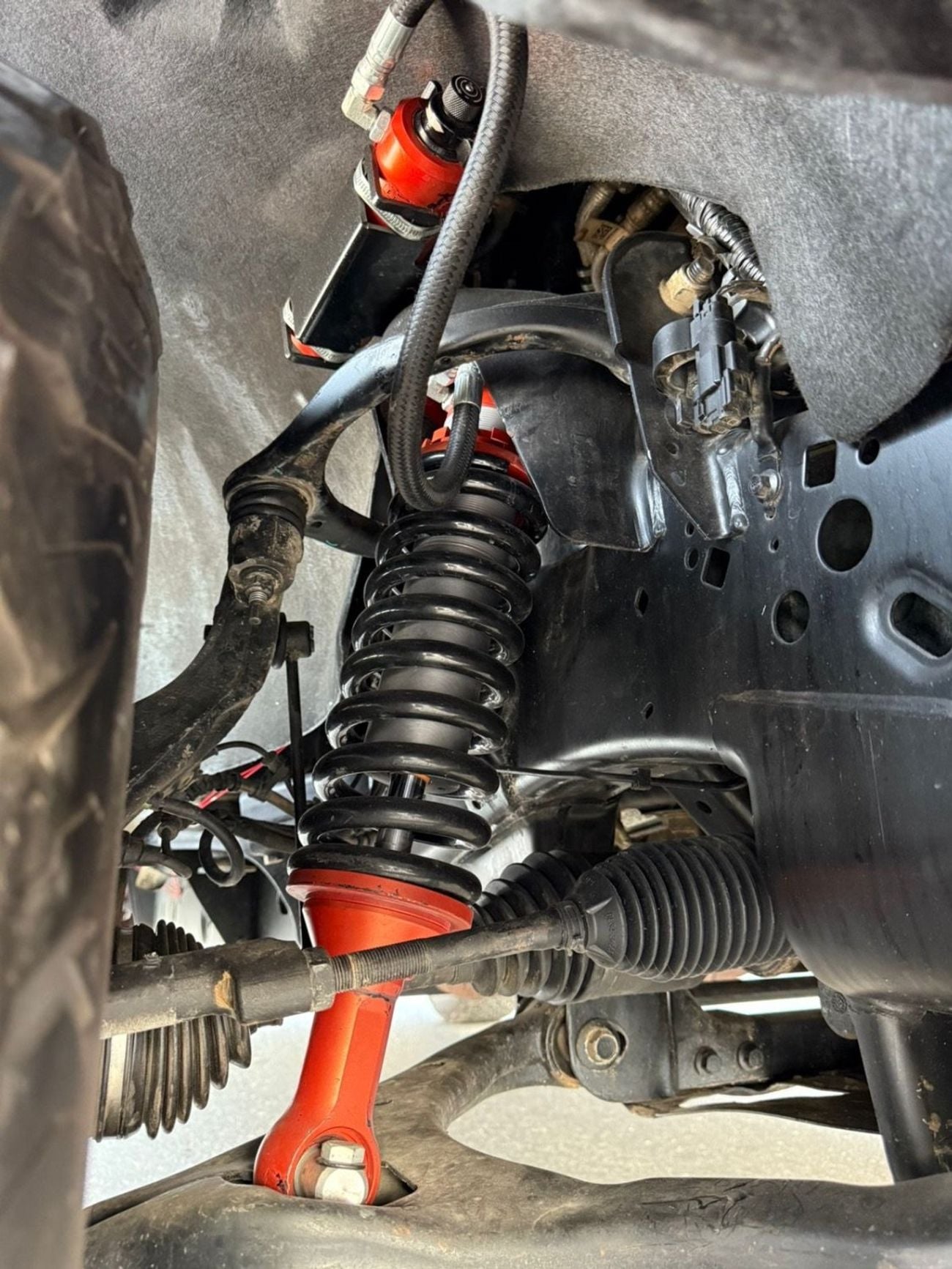 فورد F 150 رابتور كرو لوكس سيارة رابتور آر موديل 2023 معدلة بقوة 485 حصان مسجلة في الإمارات العربية المتحدة