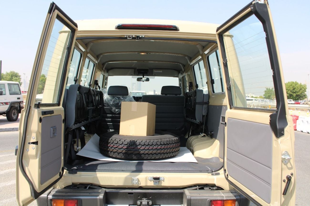 Toyota Land Cruiser 70 LC 78 HARDTOP 4.0L MT
