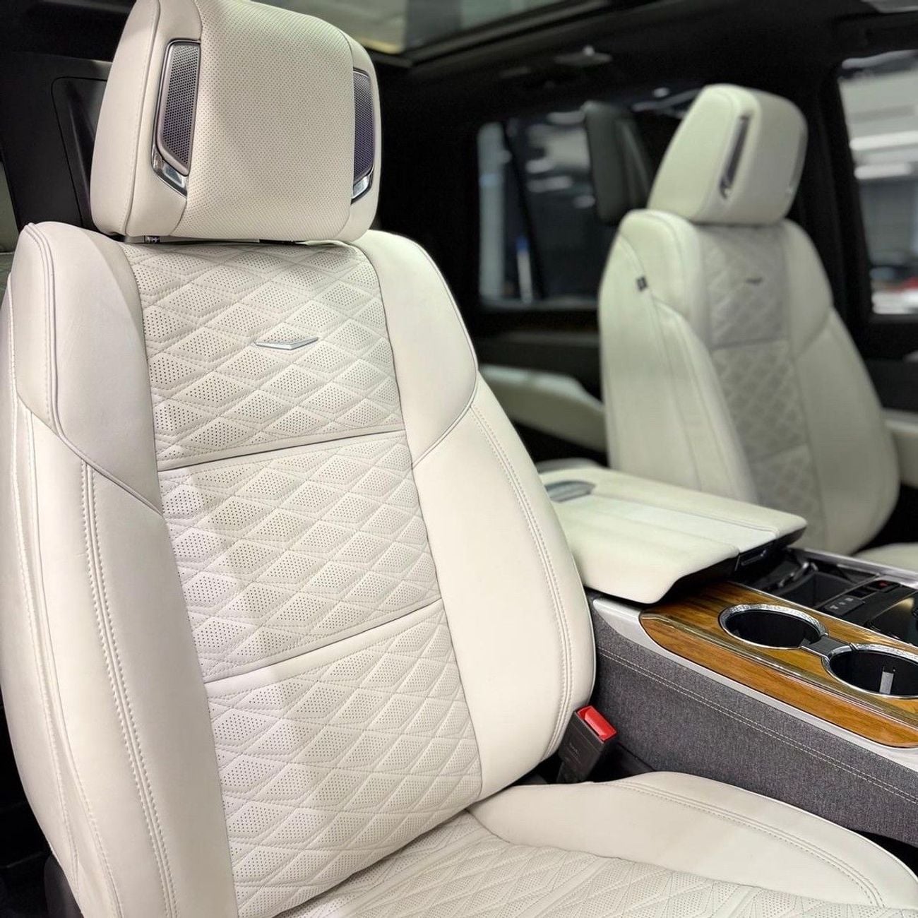 كاديلاك إسكالاد Sport Platinum Cadillac Escalade 2025 مواصفات خليجية