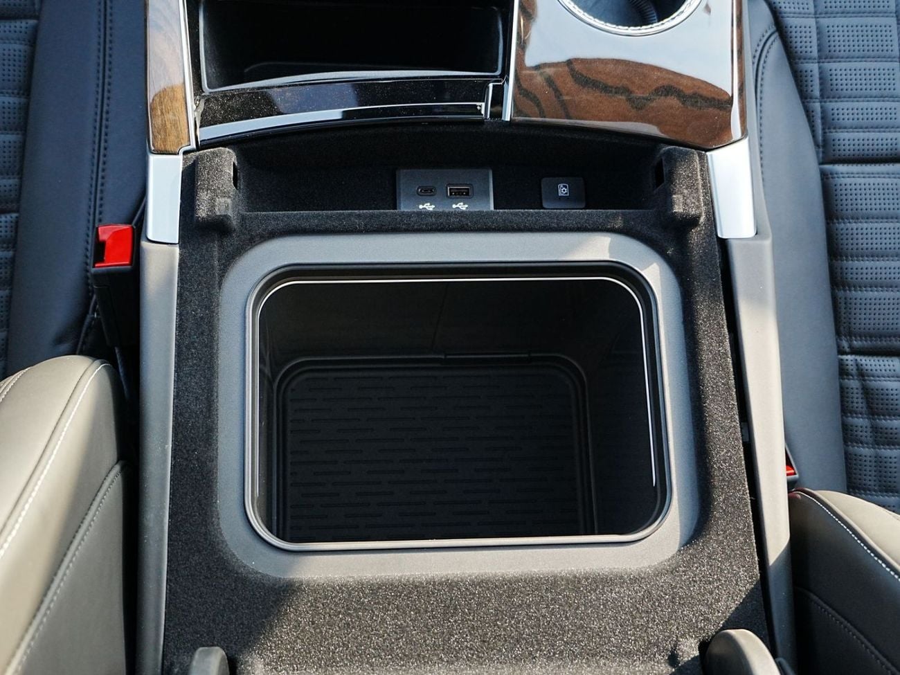 Cadillac Escalade SPORT PLATINUM VIP SEATS
