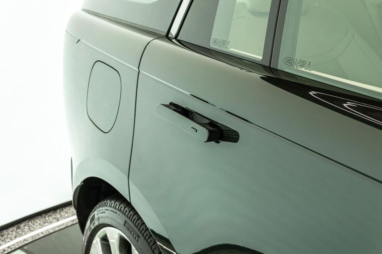 لاند روفر رينج روفر AUTOBIOGRAPHY P530 | Belgravia Green | Black Roof | White Interior | Shadow Exterior Package | GCC Specs