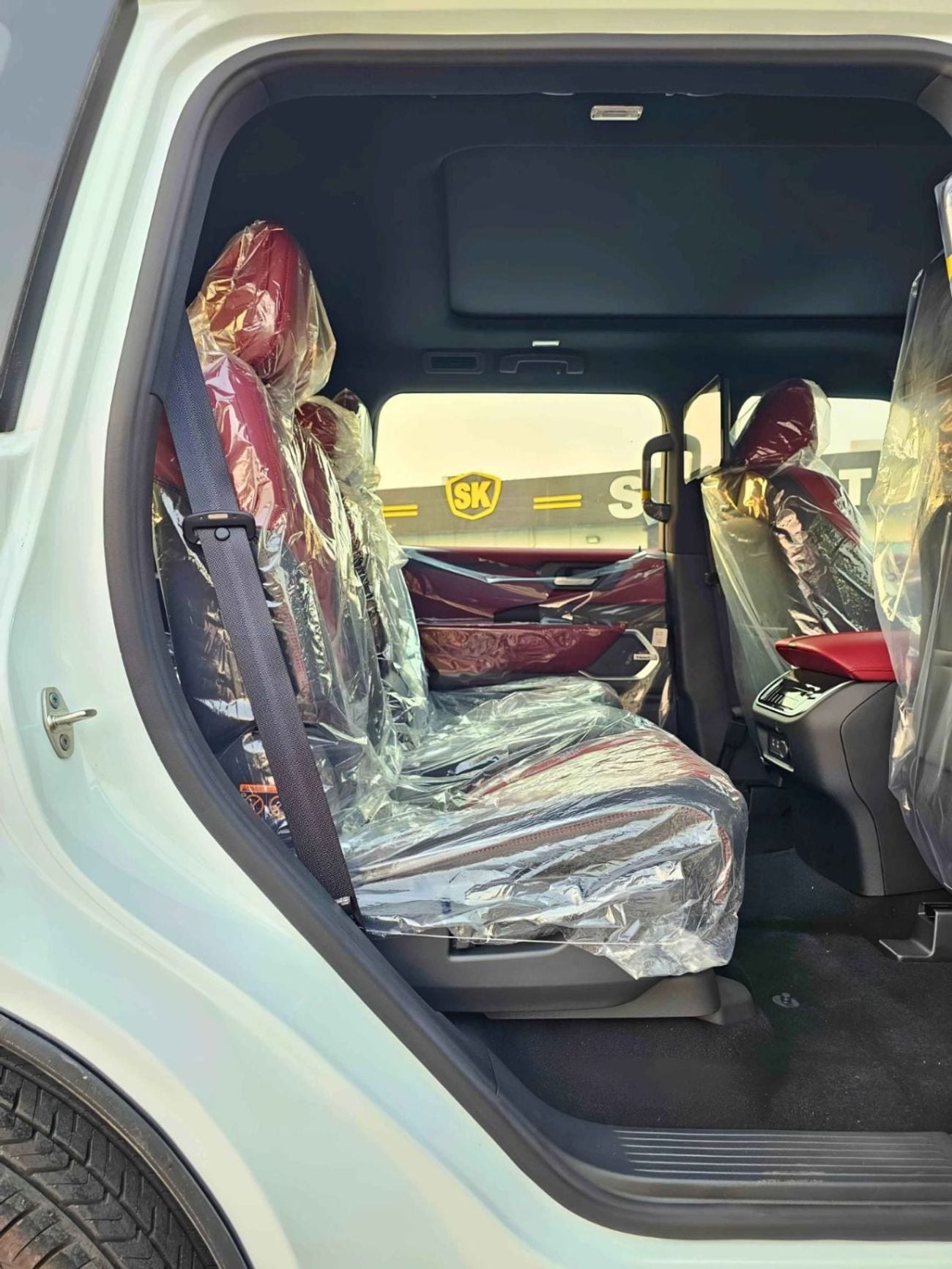 Nissan Patrol LE PLATINUM TURBO DUAL TONE || 3.5 V6 PETROL / FULL OPTION WITH RR ENTERTAINMENT SCREEN