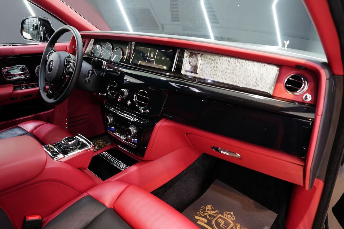 Rolls Royce Phantom STANDARD Std 6.8L VIII, Bespoke Audio, Rear Entertainment, Brushed Steel Bonnet, GCC Specs!!