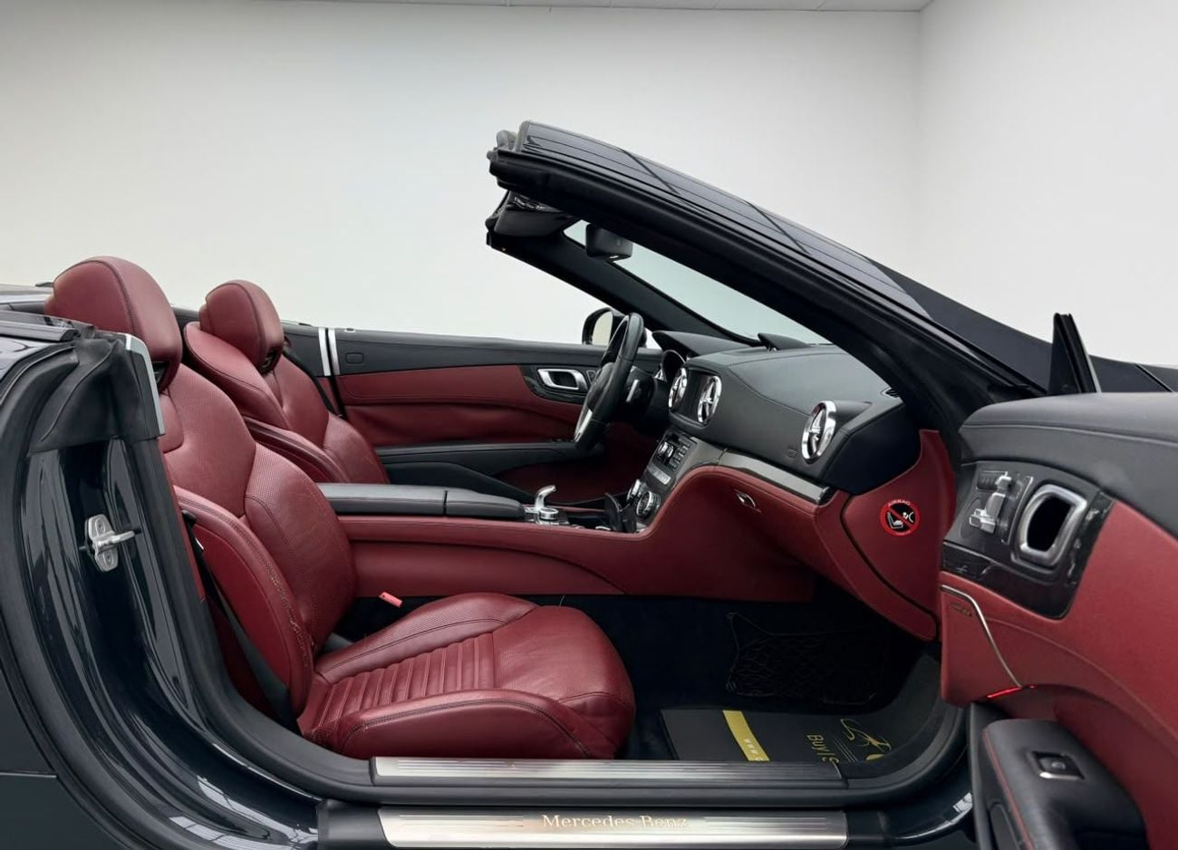 مرسيدس بنز SL 500 ستاندارد 2013 Mercedes-Benz SL 500 AMG Styling Package, Full Service History, GCC Specs.