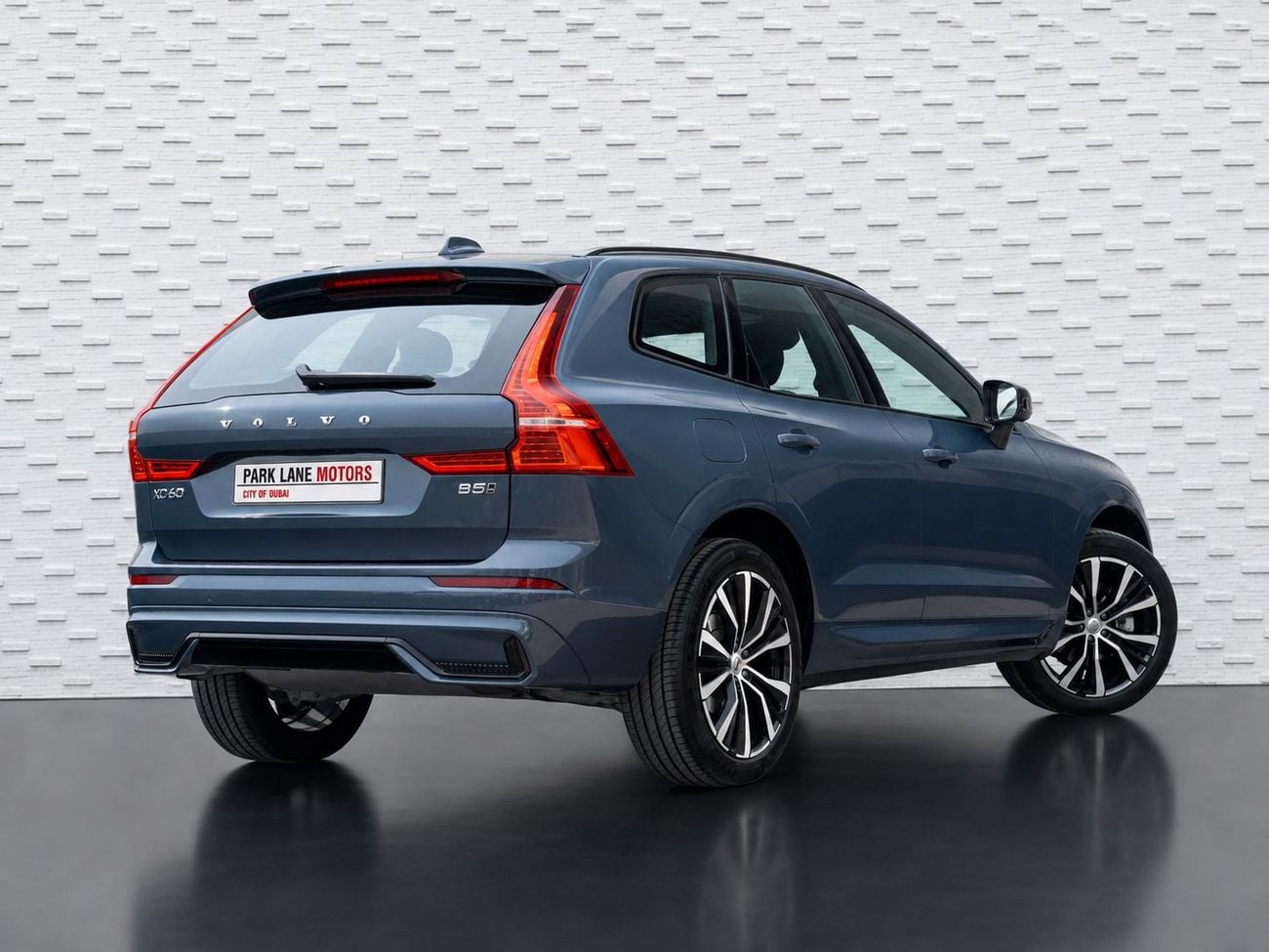 Volvo XC60 ULTIMATE DARK Volvo XC60 B5 2024 GCC specs