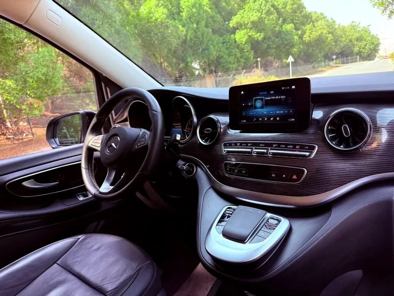 Mercedes Benz V 250 V 250 GCC Specs