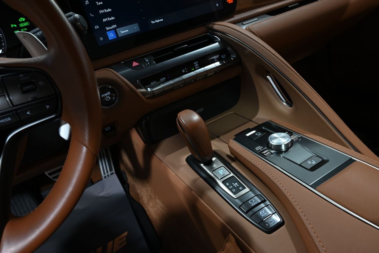 لكزس LC500h لكزس LC 500h موديل 2025، سجل صيانة كامل، ضمان لمدة عام، حالة ممتازة، ملكية نظيفة
