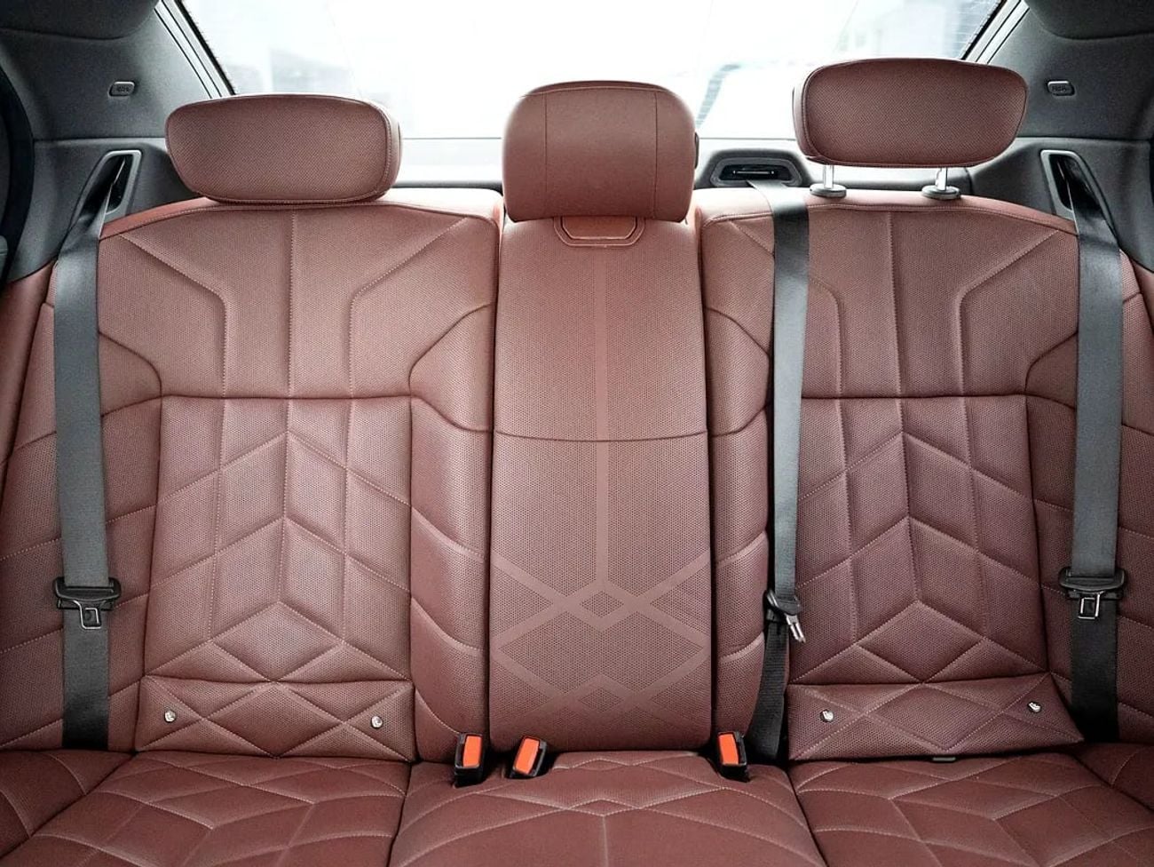 BMW 740i M SPORT BOWERS & WILKINS | PANORAMIC GLASS ROOF | BURGUNDY LEATHER