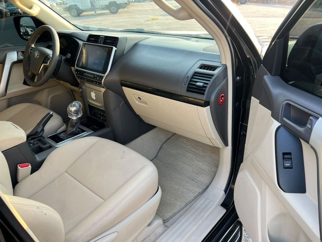 تويوتا برادو تويوتا برادو TXL موديل 2019، محرك 4.0 لتر V6، دفع رباعي، مزودة بشاشتي أندرويد في المقاعد الخلفية، وم