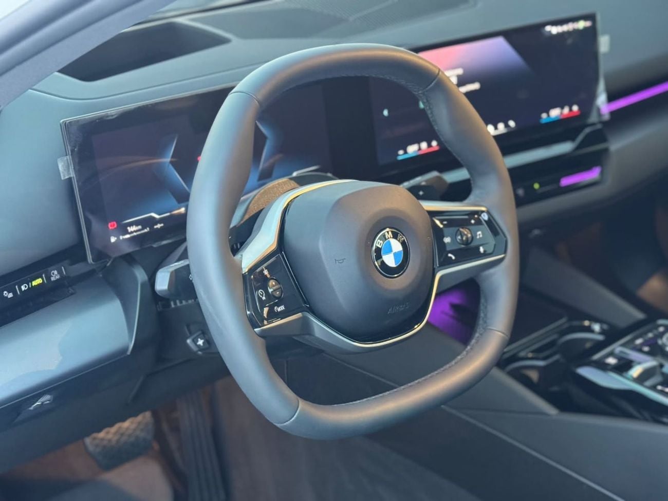 بي أم دبليو 520i M SPORT