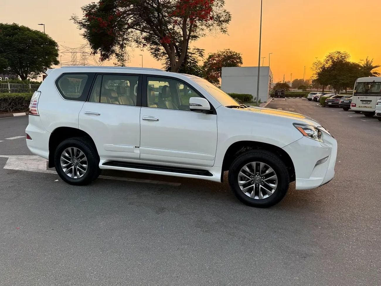 Lexus GX460 GX 460 GCC Specs - Well Maintained
