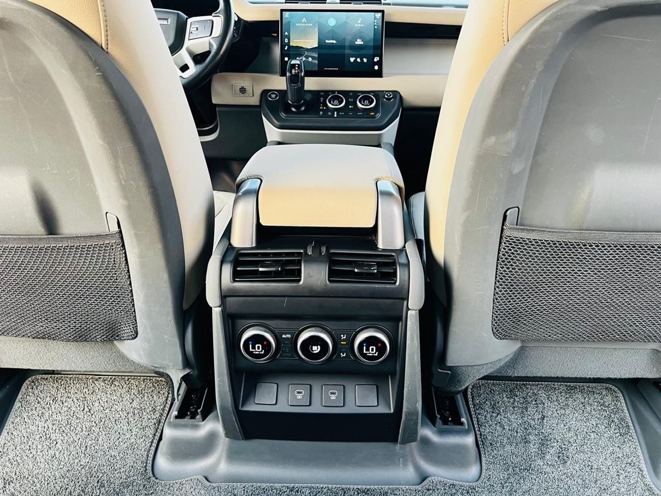 لاند روفر ديفندر 110 HSE P400