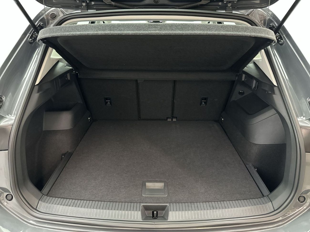فولكس واجن تيجوان LIFE Tiguan Life 1.4L | Rear Camera | 3-Zone Climatronic | Ambient Lighting | Leather Steering Wheel | Di
