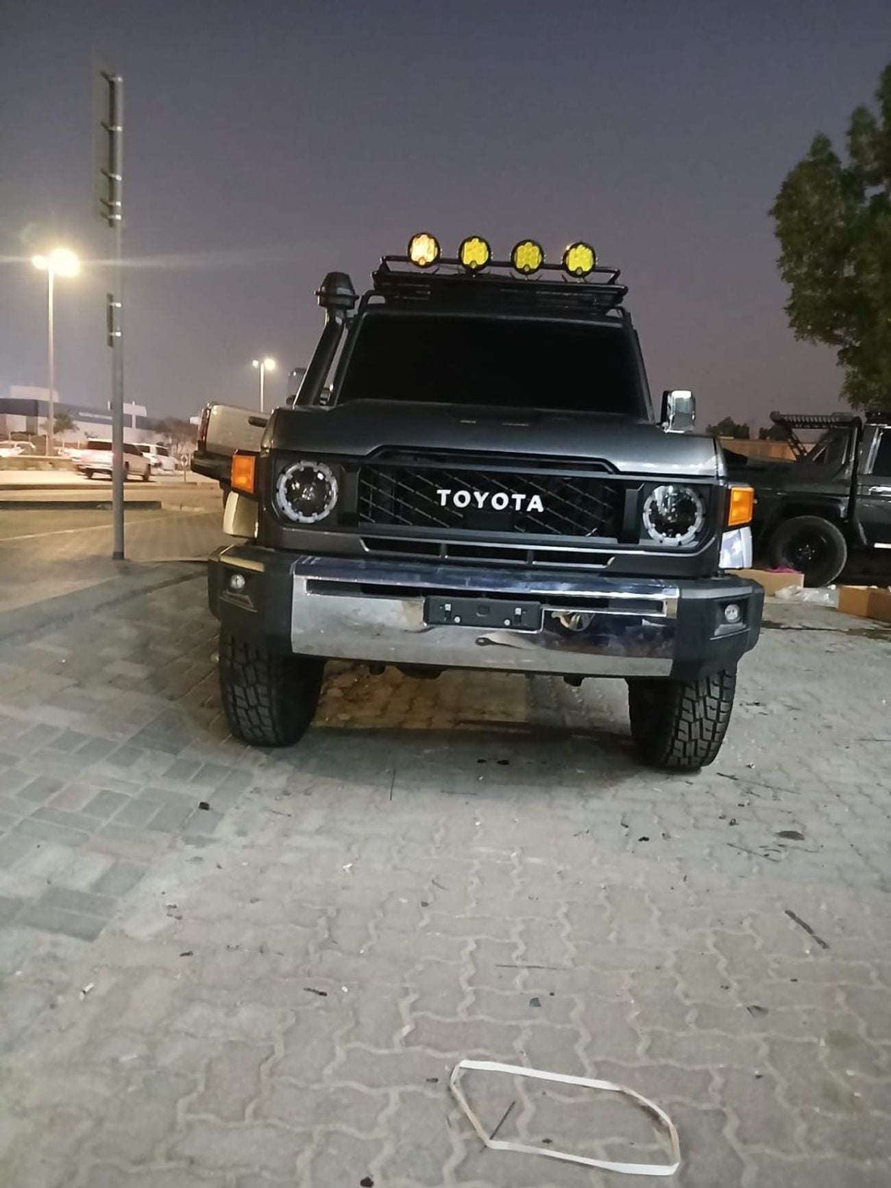 تويوتا لاند كروزر بيك آب