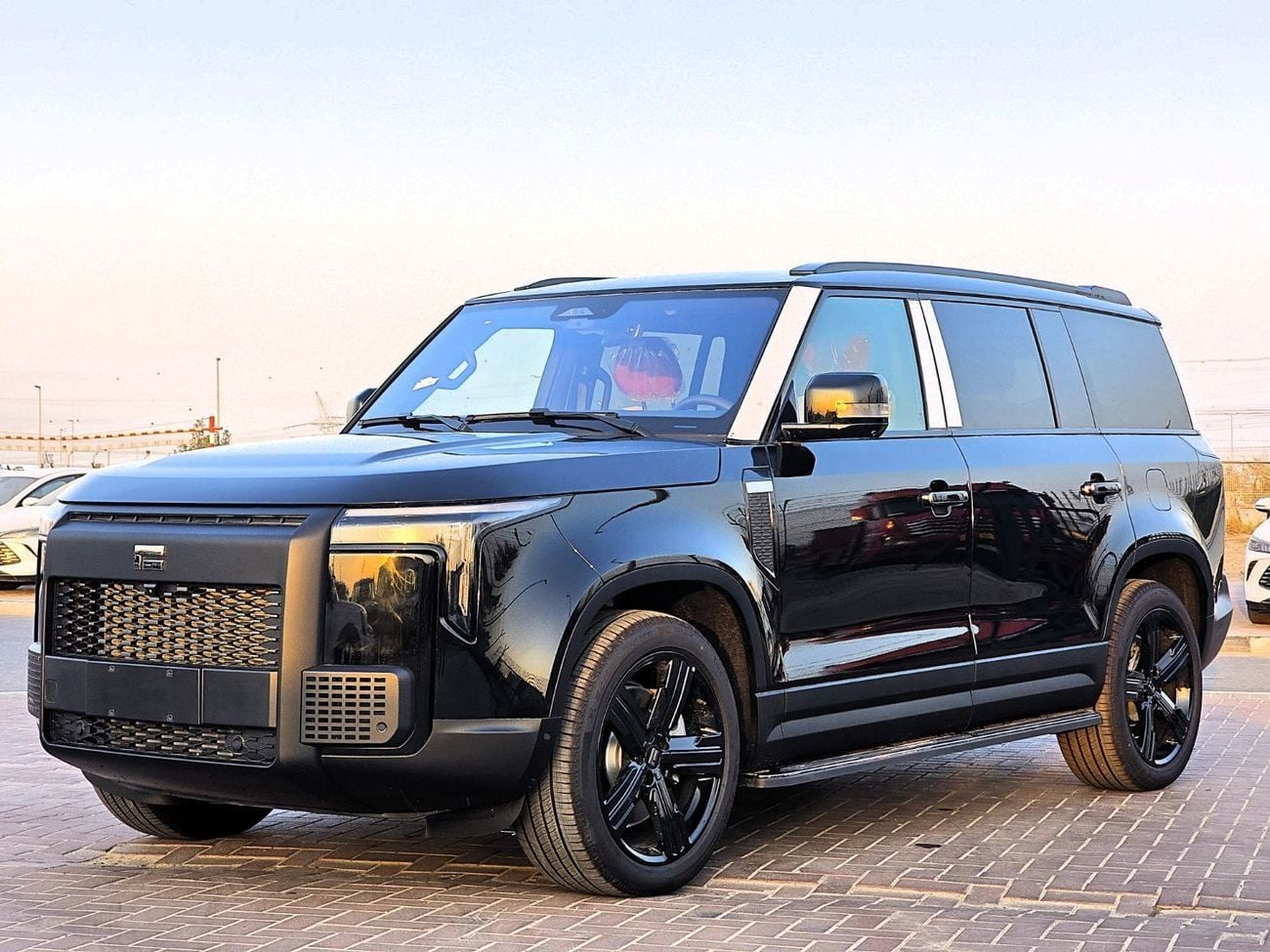 ROX 01 ALL ROUND ROX 01 (EREV) A/T 4*4 SUV black color 2026 Model
