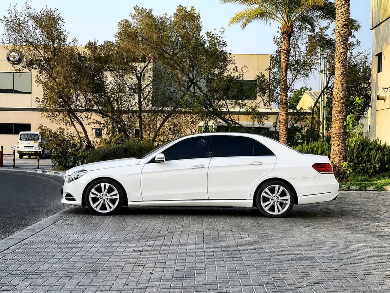 مرسيدس بنز E300 E300 | AVANTGRADE | LOW MILEAGE | FREE ACCIDENT | WELL MAINTAINED