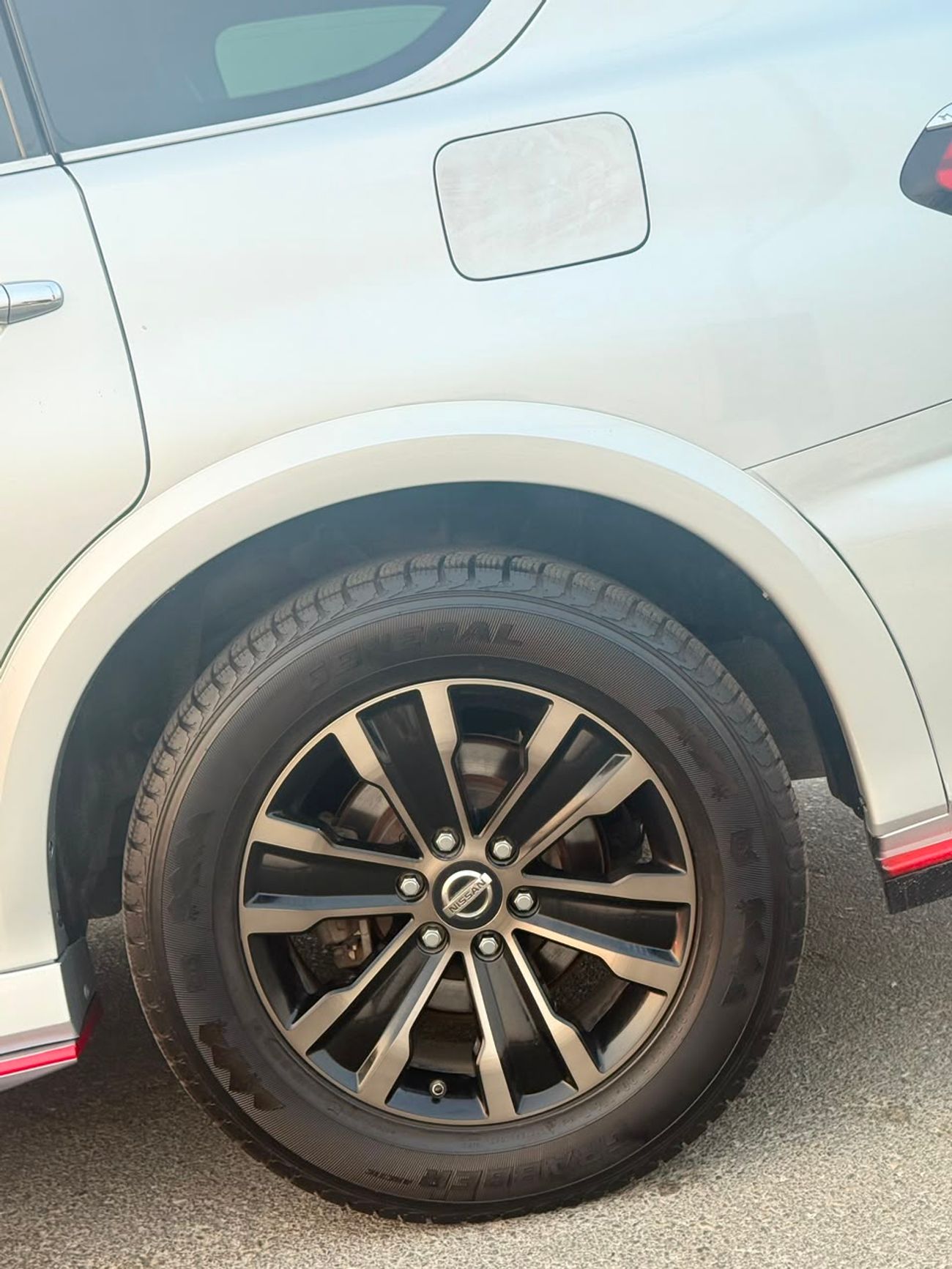 Nissan Armada PLATINUM (NON GCC) PLATINUM 5.6L full option
