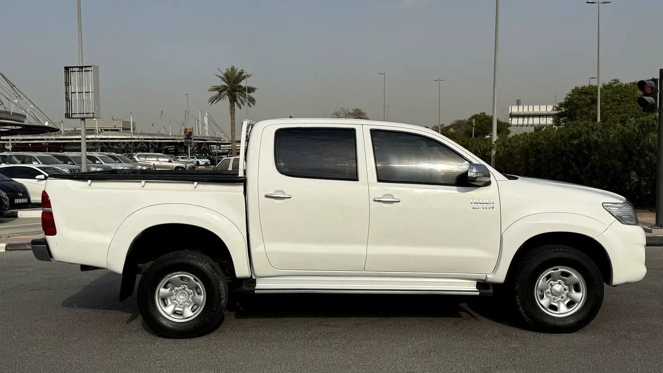 Toyota Hilux DLS 2.7L 4x4 Double Cab DLS | GCC Specs