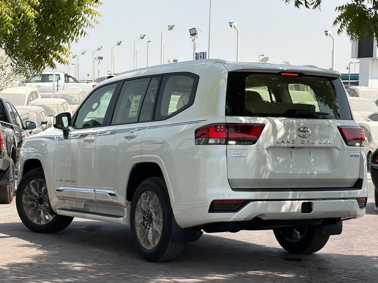 Toyota Land Cruiser GXR LC300 GXR TWIN TURBO | 3.5L V6 PETROL | POWER WITH LEATHER SEATS | JBL SPEAKERS | RADAR | HEADRESR