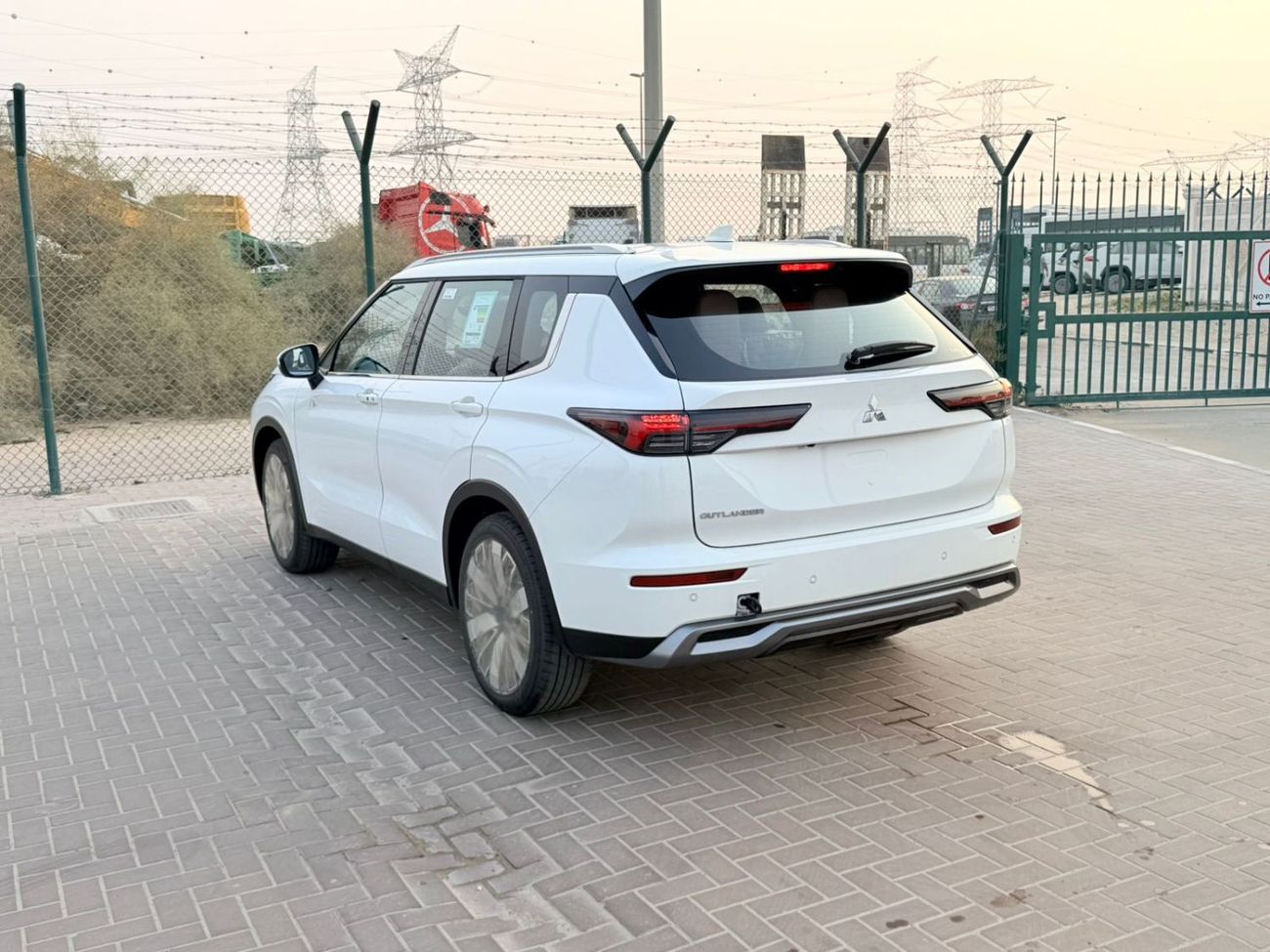 Mitsubishi Outlander PREMIUM LAUNCH EDITION