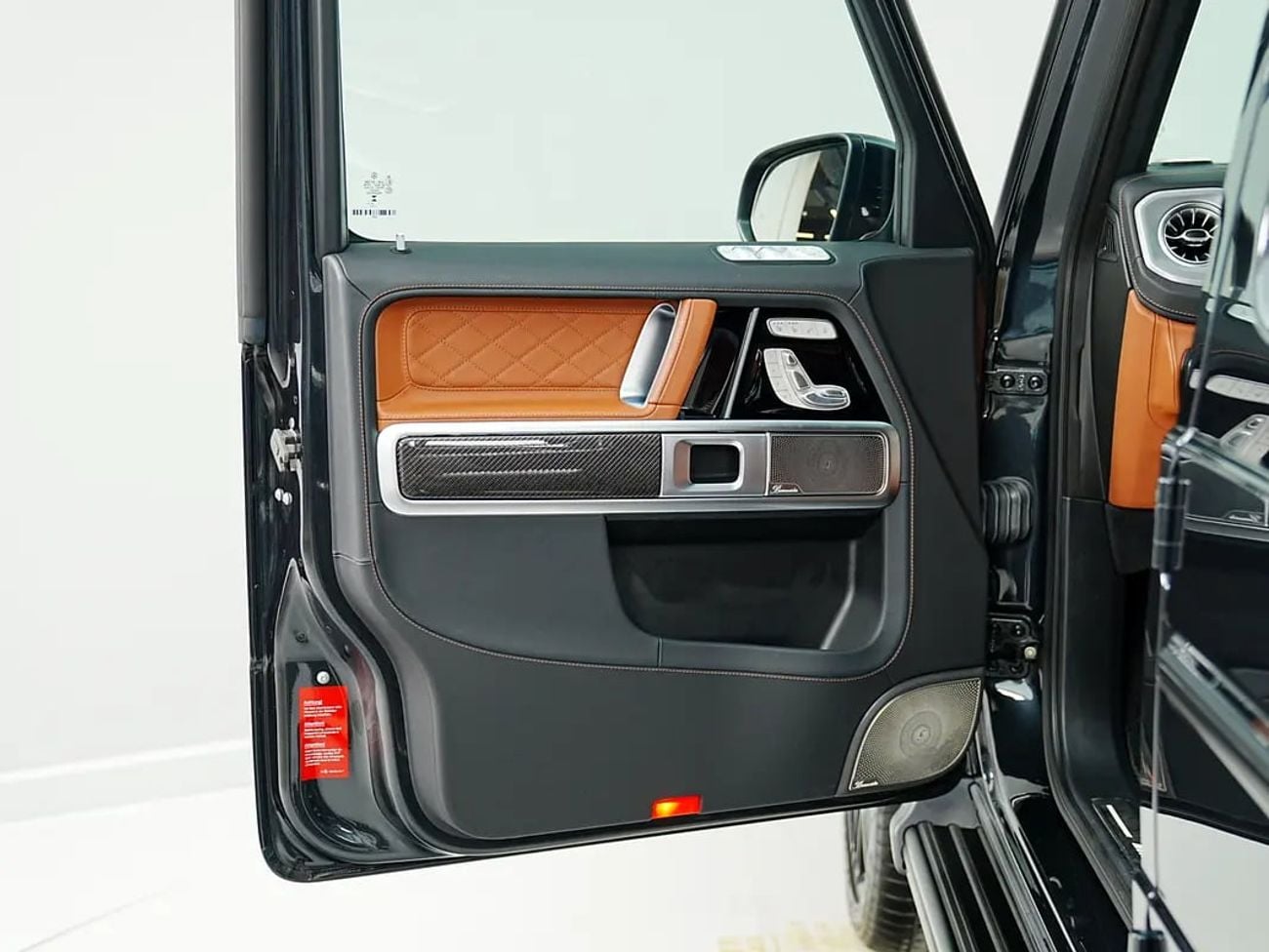 Mercedes Benz G63 AMG STANDARD WARRANTY | Double Night | Carbon Package | FULL OPTION G63 MAGNETIDE BLACK