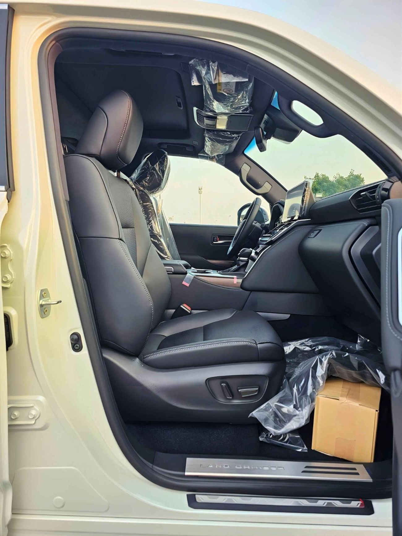 Toyota Land Cruiser VXR VX | 4.0L V6 PETROL | RADAR | BIG DVD | JBL SPEAKERS | 360*CAMERA | SUNROOF (CODE#VX4MA)