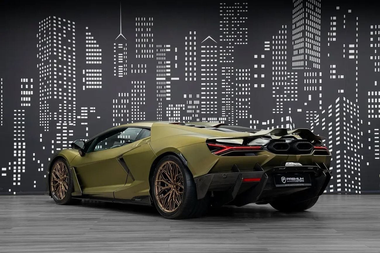Lamborghini Revuelto