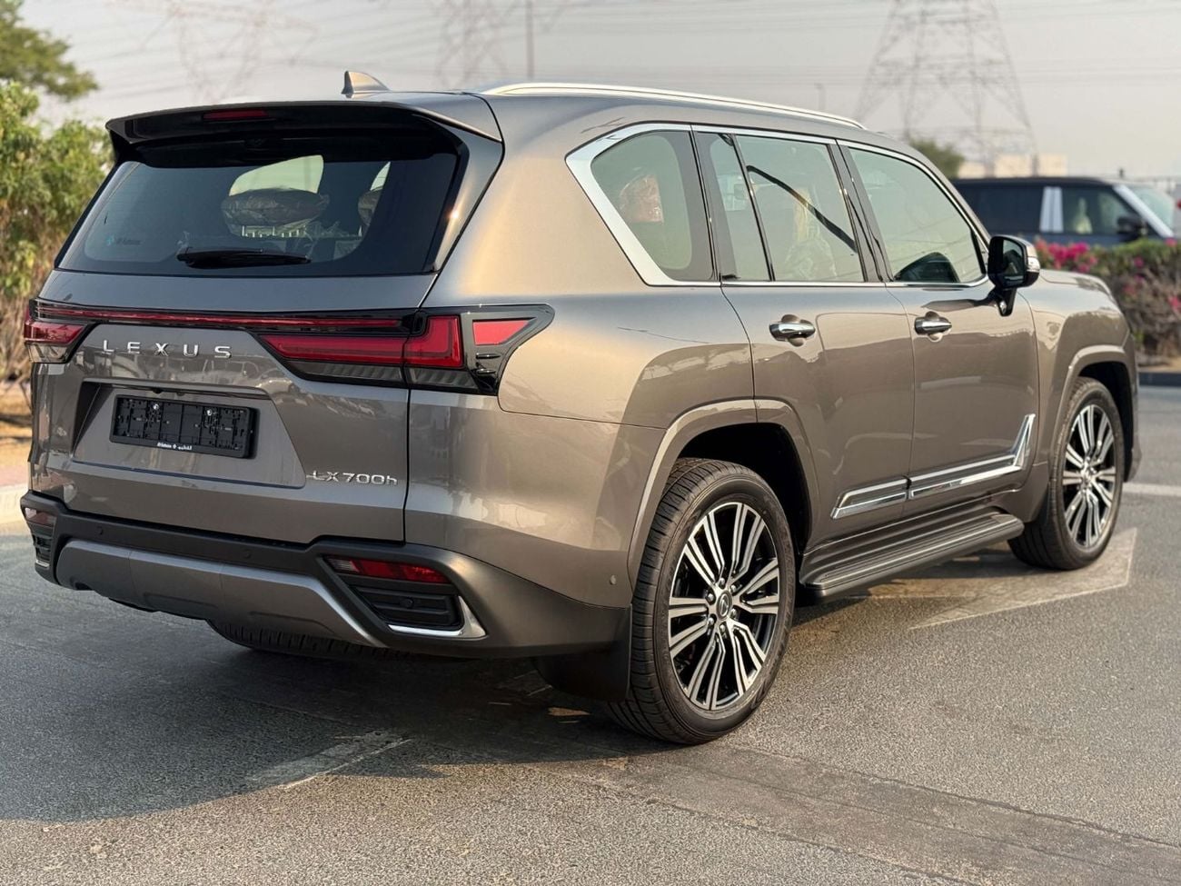 Lexus LX700h SIGNATURE BRAND NEW GCC SPEC UNDER WARRANTY AND SERVICE