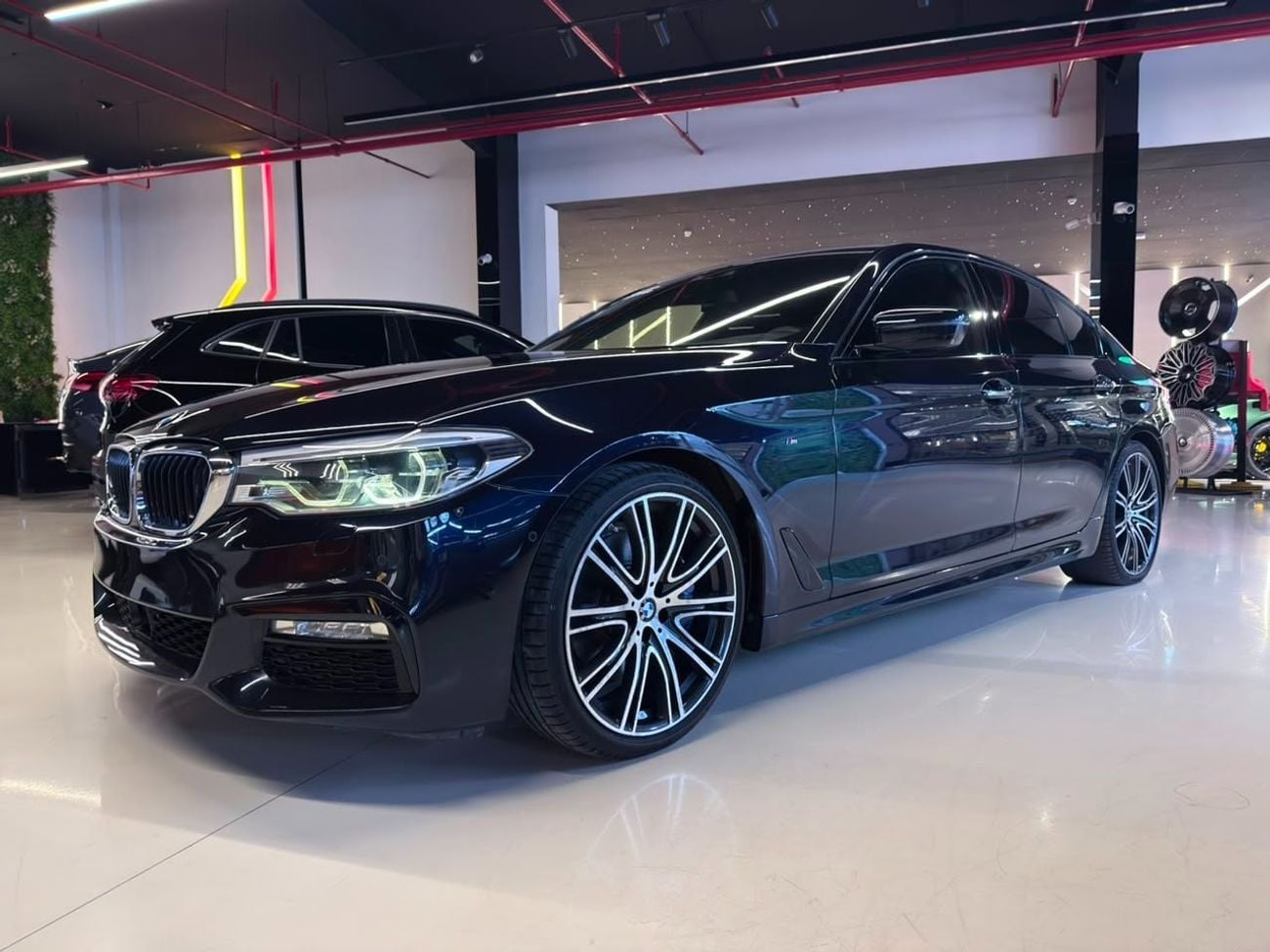 بي أم دبليو 530i M SPORT بي إم دبليو 530i M سبورت موديل 2017 | مواصفات خليجية | حالة جيدة