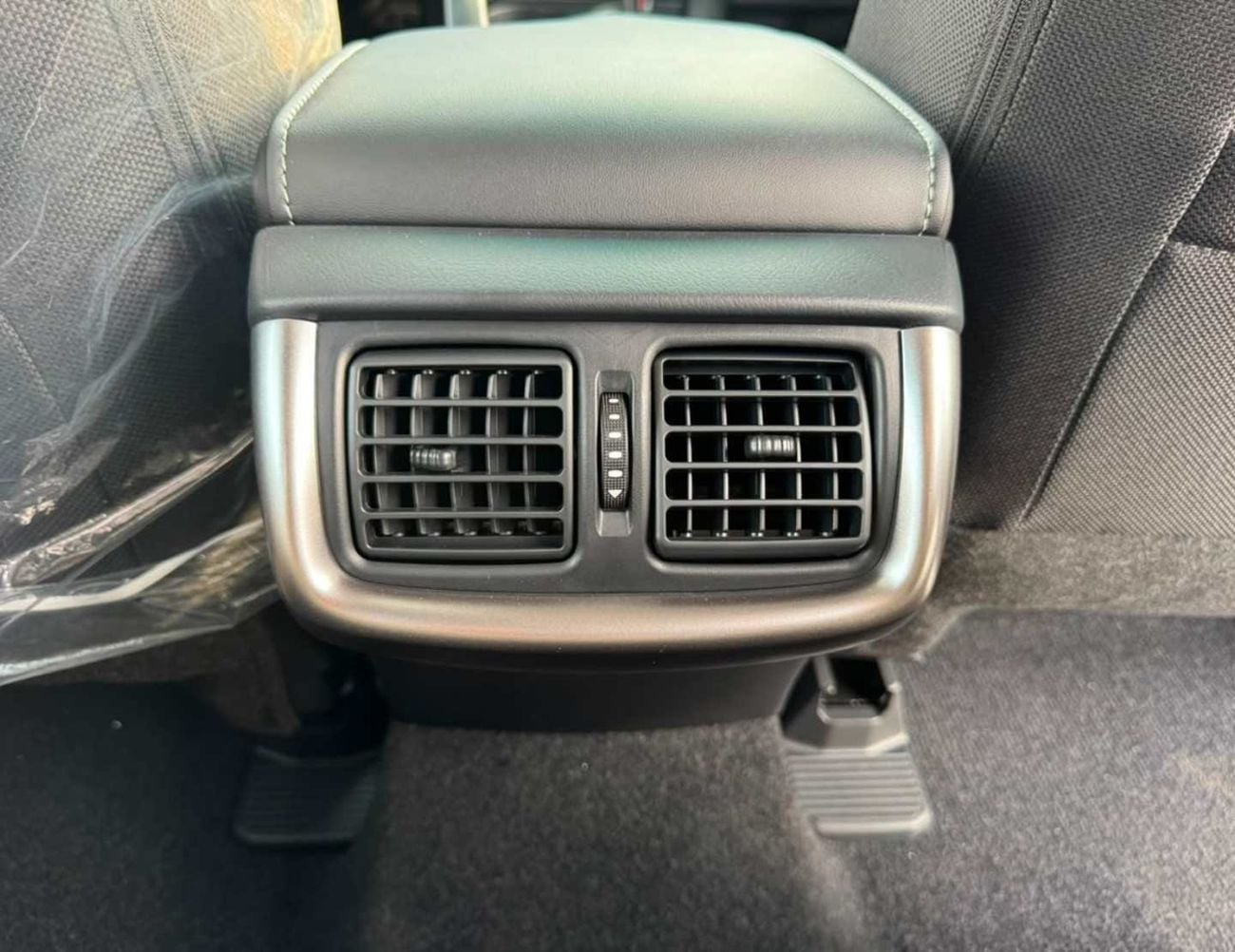 Toyota Hilux SR5 DOUBLE CABIN || 2.8L V4 DIESEL || BLIND SPOT | (CODE # HDAH1)