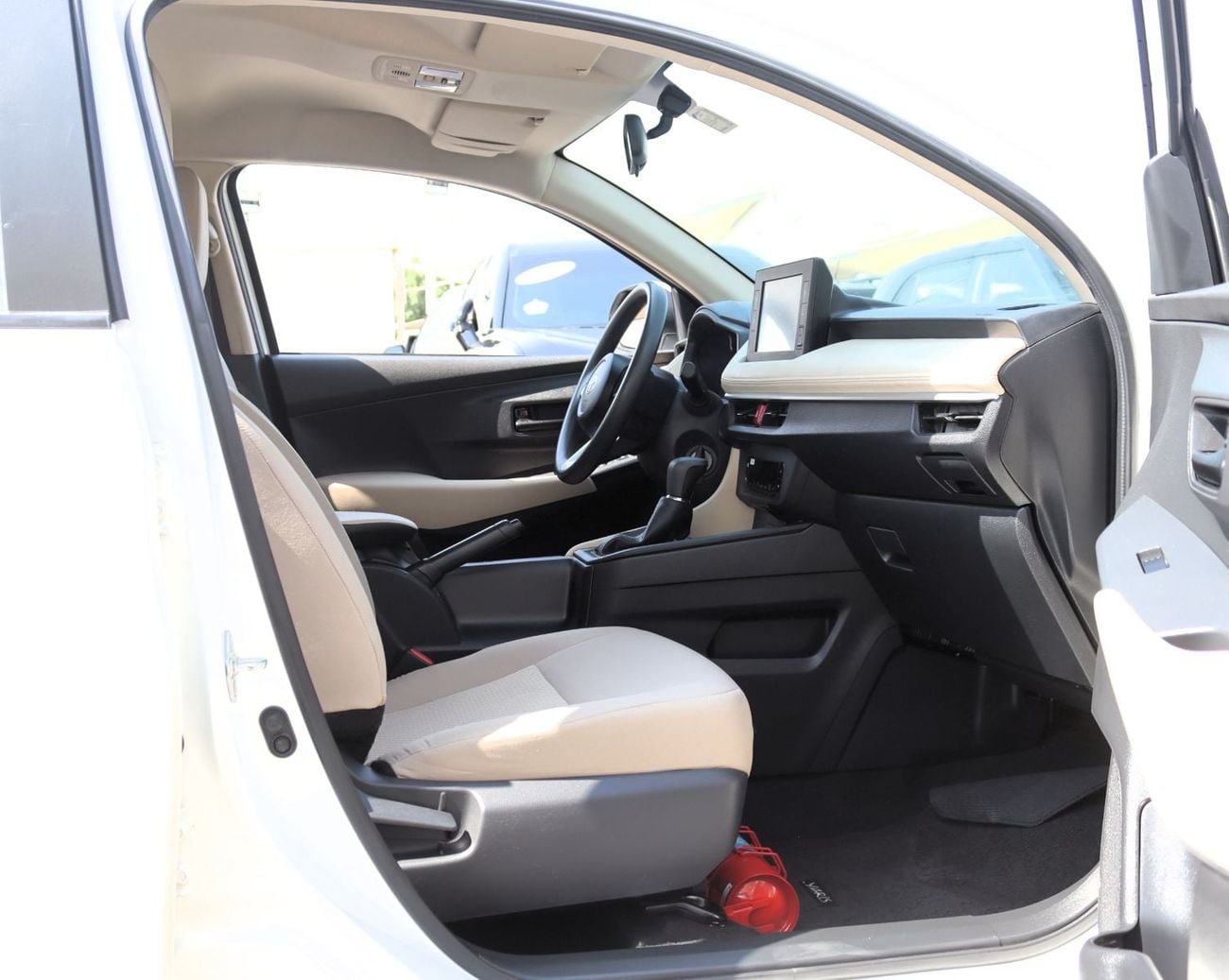 Toyota Yaris E ACCIDENTS FREE - GCC - ORIGINAL PAINT - PERFECT CONDITION INSIDE OUT