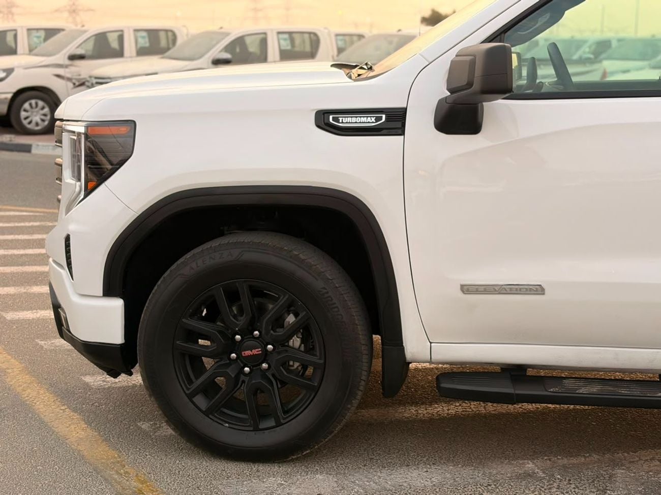 جي أم سي سييرا GMC Sierra 1500 Elevation 2.7l A/T TurboMax 310 Hp White Color 2025 Model 310 Hp