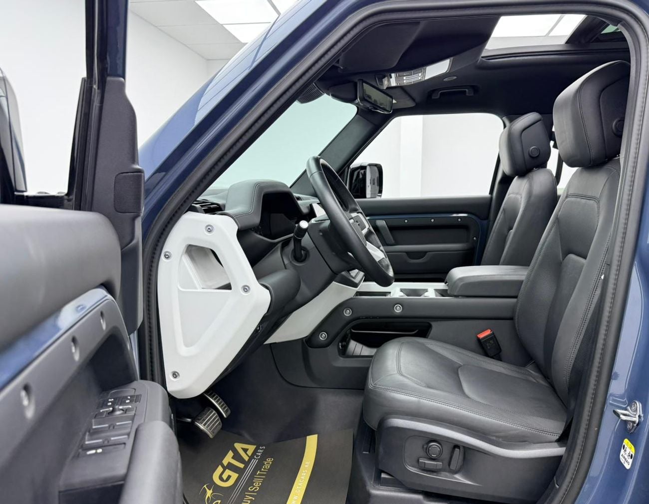 Land Rover Defender 110 X-DYNAMIC HSE P400 2025 Land Rover Defender X Dynamic 110 HSE, 2030 LR Warranty, Full LR Service History, Low Km, GCC