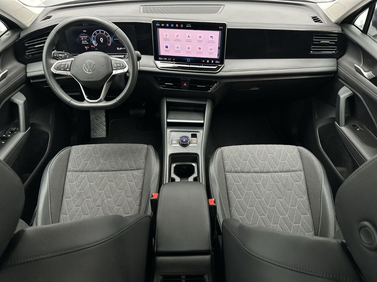 Volkswagen Tiguan LIFE Tiguan Life 1.4L | Rear Camera | 3-Zone Climatronic | Ambient Lighting | Leather Steering Wheel | Di