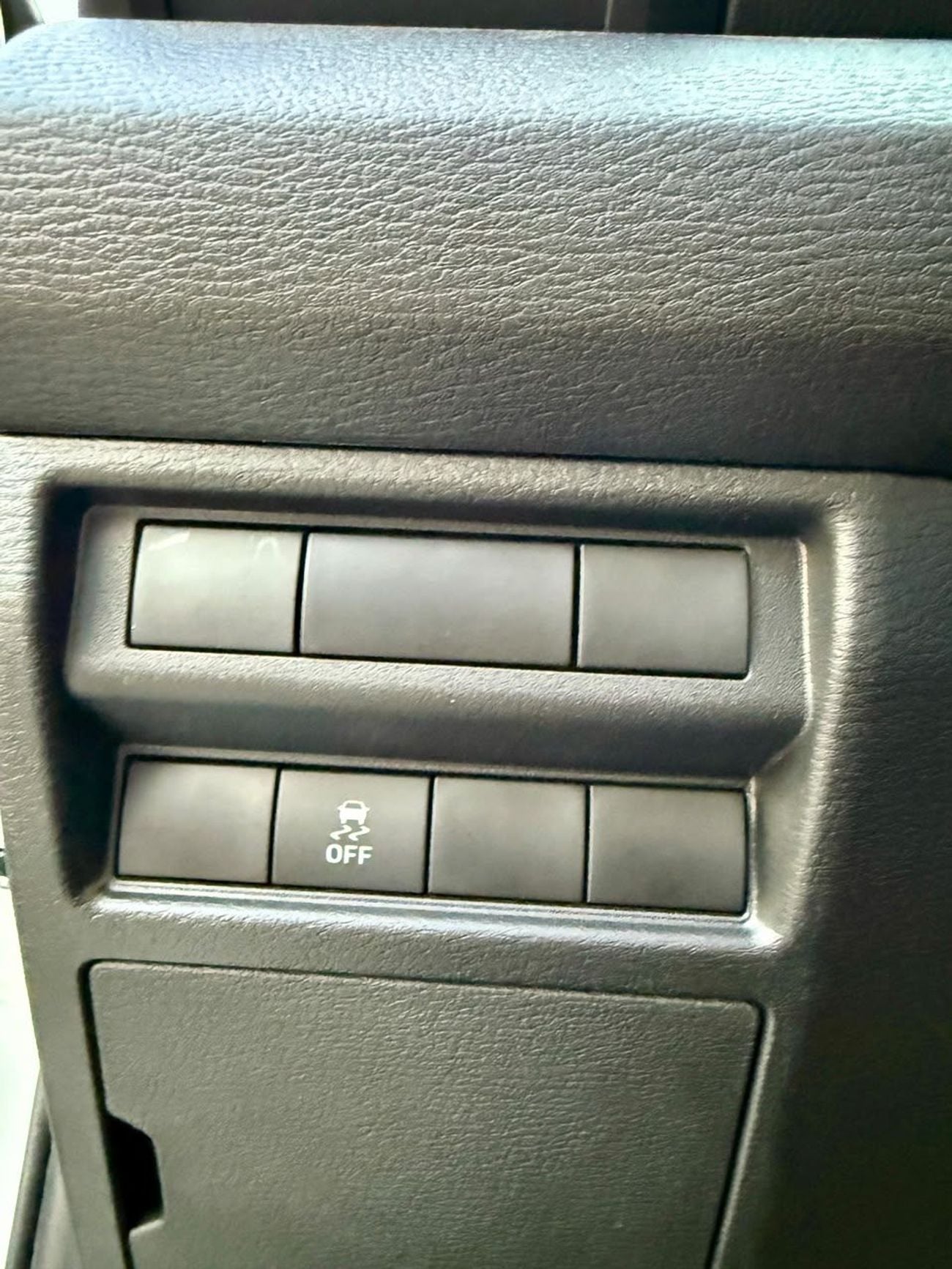 Mitsubishi L200 GLX MiTsUBiSHi - L-200 - M-Line - 2.4L - DC - MT - STaNDaRD - 2026 - WHiTE