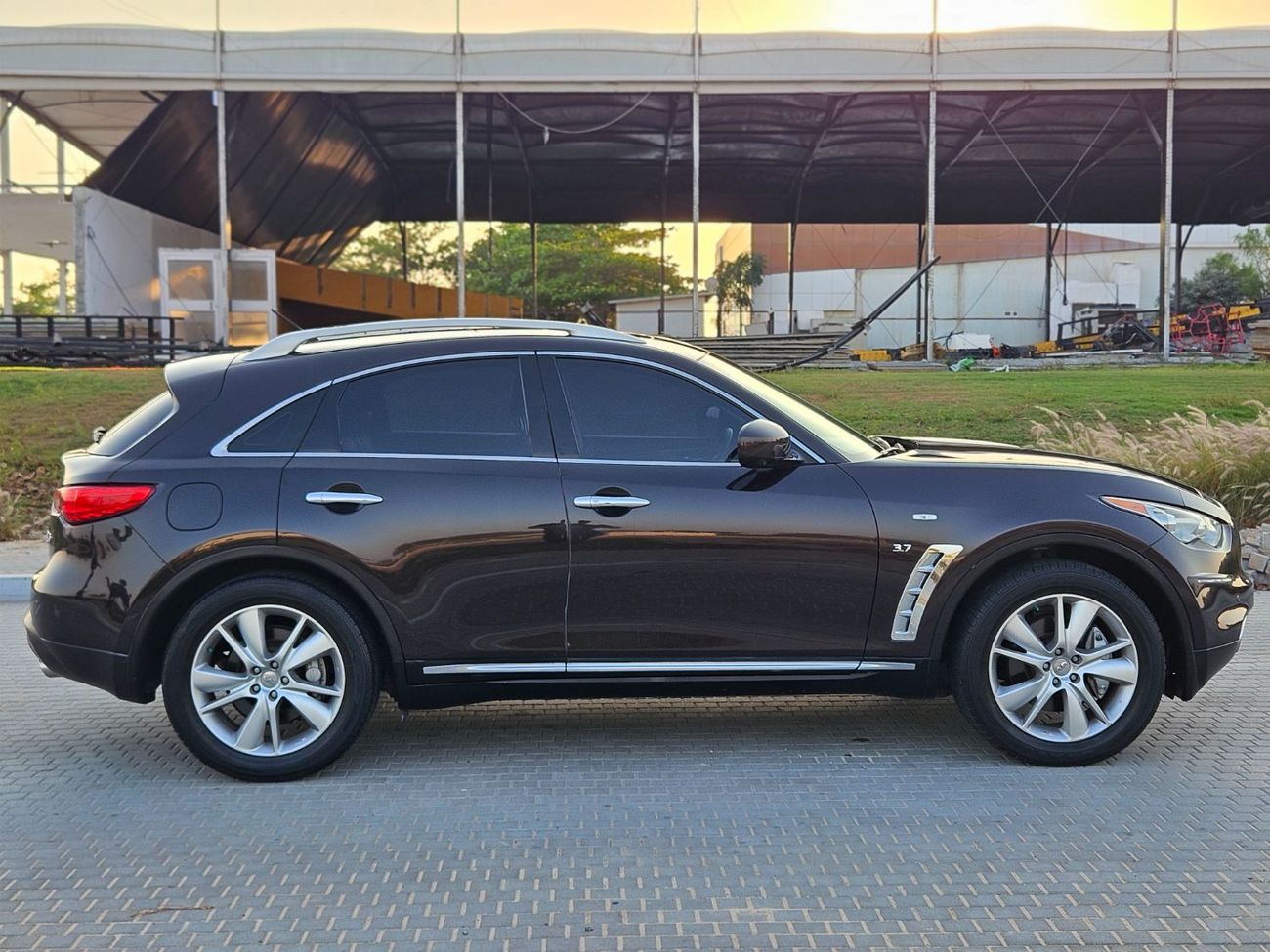 إنفينيتي QX70 إكسيلنس