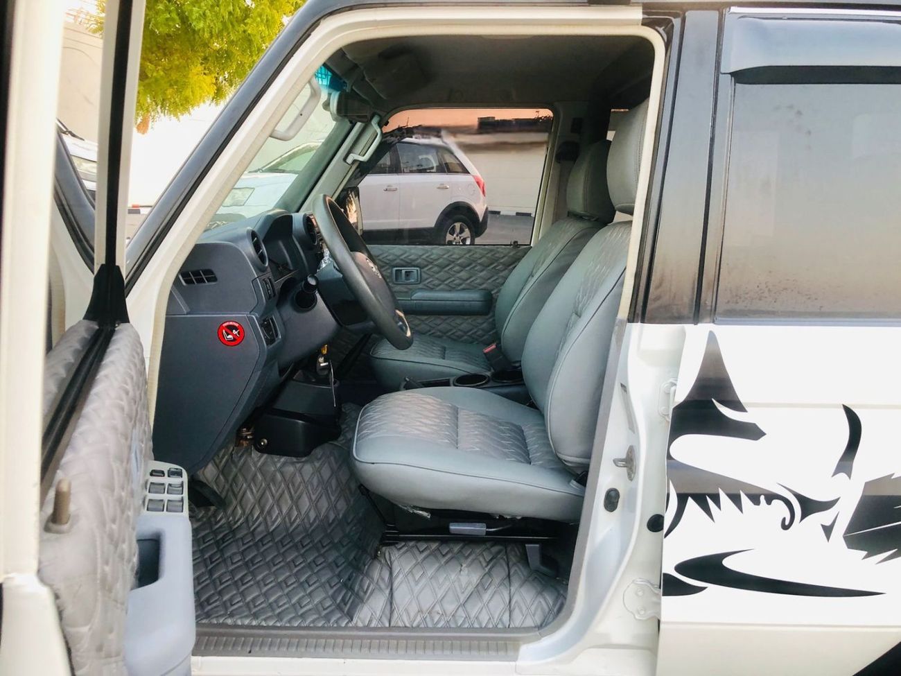 Toyota Land Cruiser 70 LC79 LX LC76 LHD 1VD-FTV 4.5L V8 Diesel Engine Manual Gear 4WD 7 Seats 5 Doors