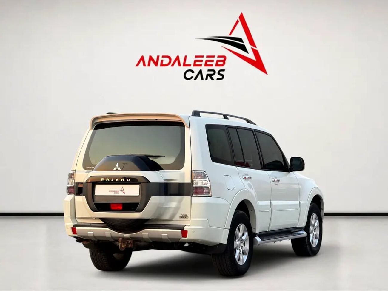 ميتسوبيشي باجيرو GLS V6 | 7-SEATER 4WD SUV | GCC