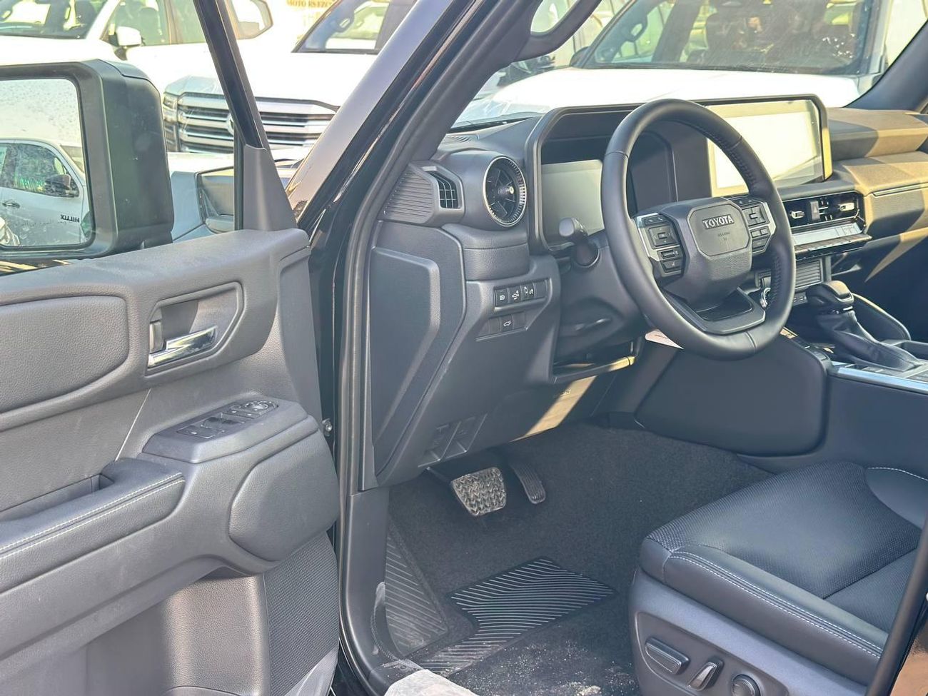Toyota Prado VXR Toyota Prado 2.4L PTR A/T // 2027 // Mid Option with RADAR