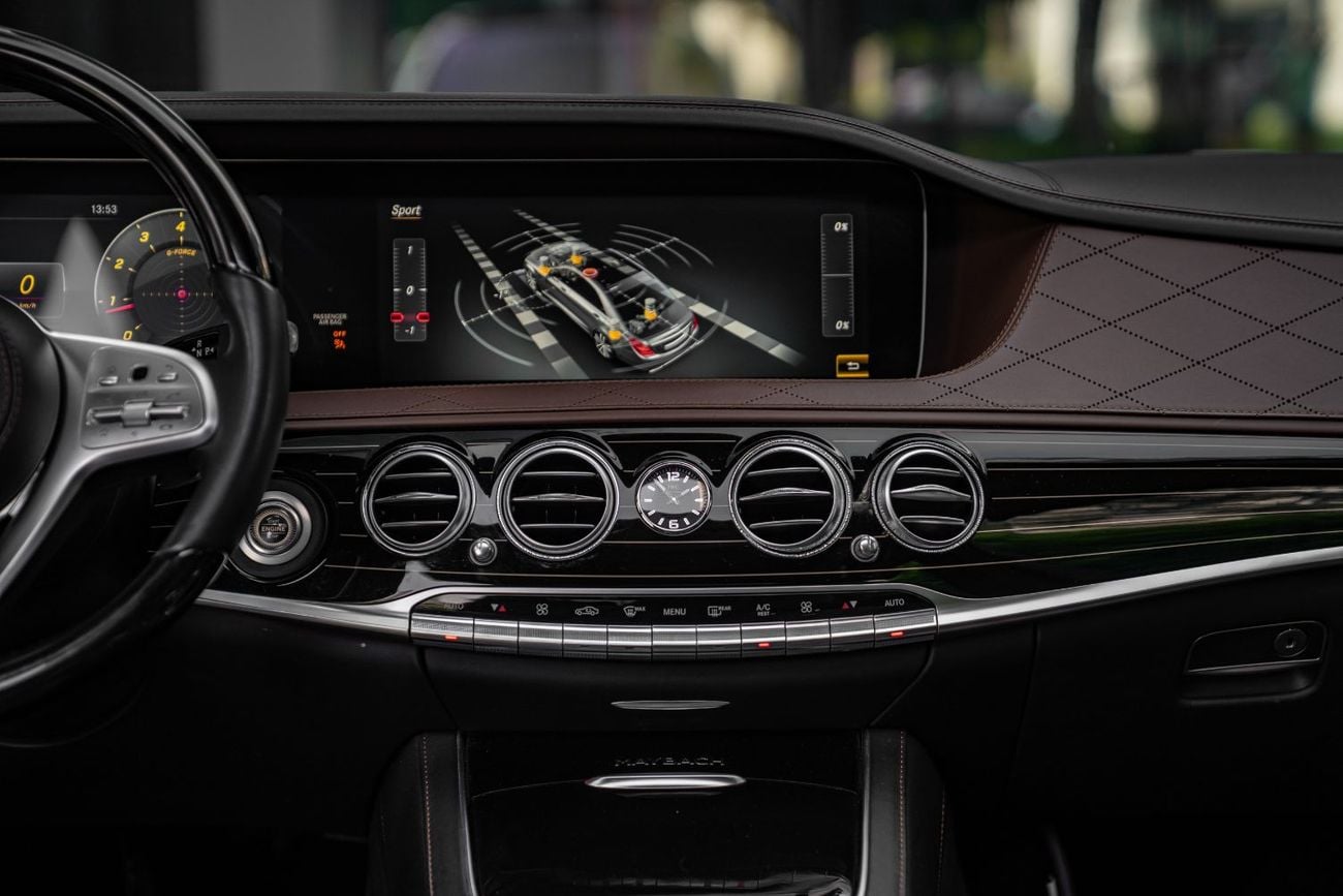 مرسيدس مايباخ S650 مايباخ V12 سيارة كاملة المواصفات، أوراقها سليمة، لم تتعرض لحوادث، خضعت لصيانة شاملة وجاهزة للانطلاق.