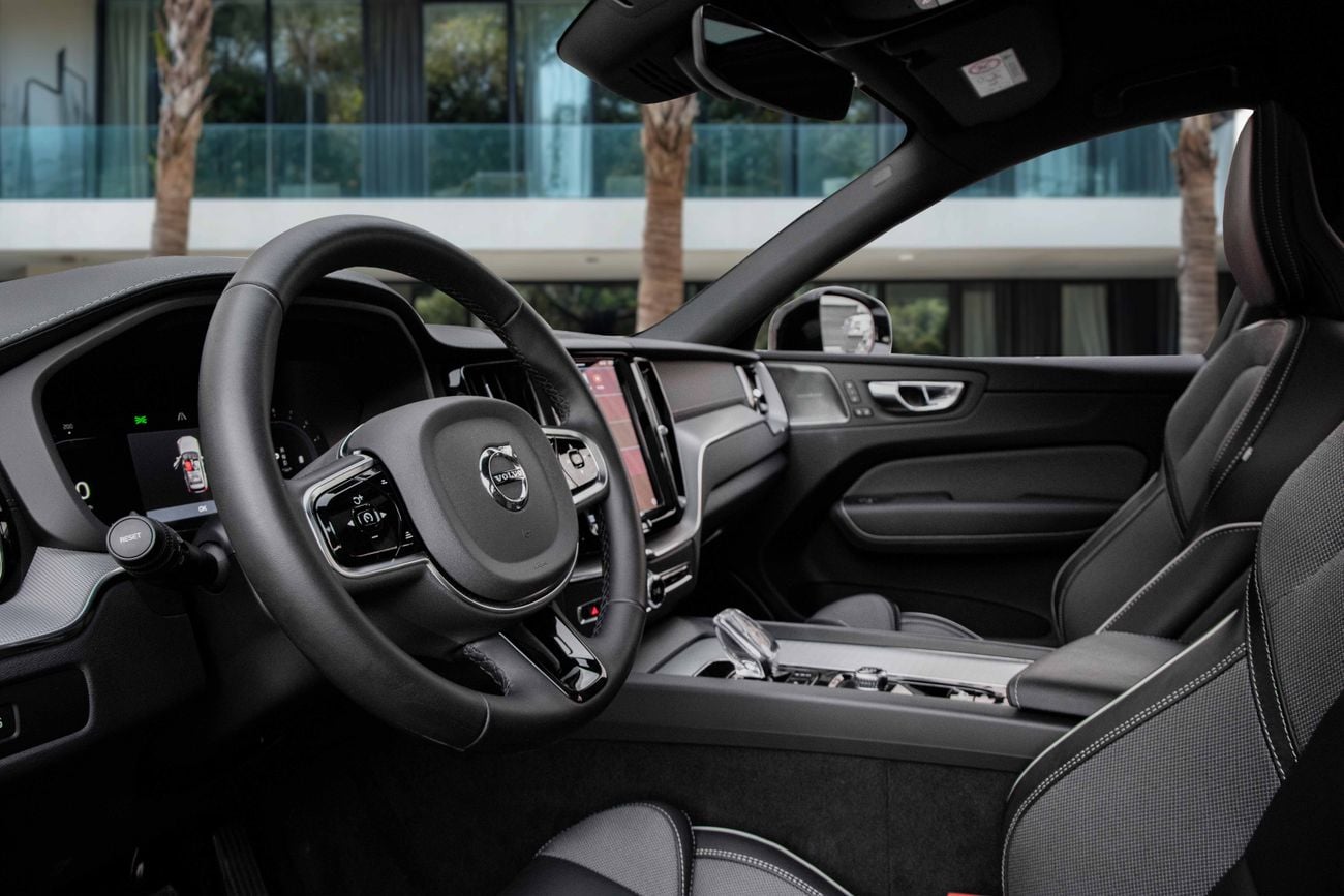 Volvo XC60 B5 ULTIMATE DARK XC60 B5 Ultimate Dark | 2,448 P.M | 0% Downpayment | Volvo Warranty