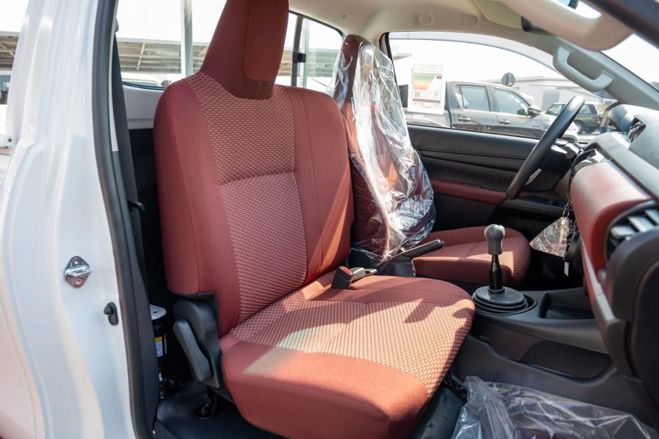 تويوتا هيلوكس Hilux 2.4 Diesel Four Wheel Drive 2 Door Manual Transmission