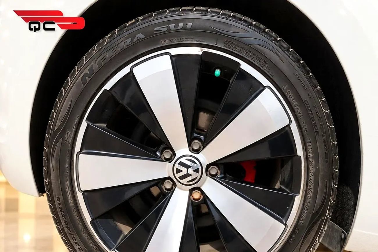 Volkswagen Beetle S | GCC Specs | Iconic Design